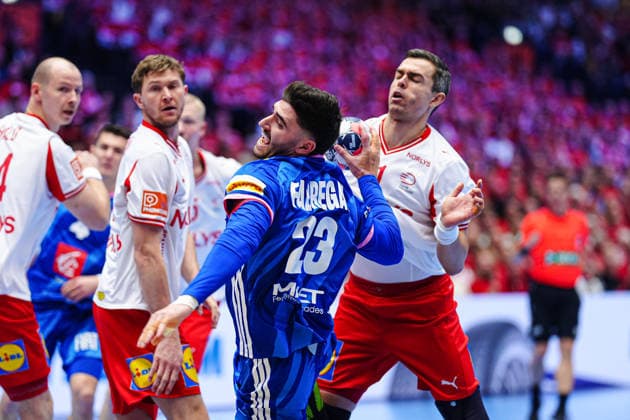 Ludovic Fabregas France, 23 , Rasmus Lauge Denmark, 11 DEN, France vs Denmark, Handball, EHF European Championship 2026, Main Round, Matchday 1, 22 01 2026 DEN, France vs Denmark, Handball, EHF European Championship 2026, Main Round, Matchday 1, 22 01 2026 Herning Copyright: xEibner-Pressefoto MarcelxvonxFehrnx EP_MFN