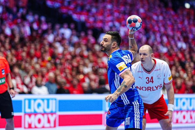 7 meter throw goal Hugo Descat France, 25 DEN, France vs Denmark, Handball, EHF European Championship 2026, Main Round, Matchday 1, 22 01 2026 DEN, France vs Denmark, Handball, EHF European Championship 2026, Main Round, Matchday 1, 22 01 2026 Herning Copyright: xEibner-Pressefoto MarcelxvonxFehrnx EP_MFN