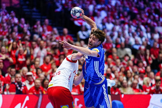 Magnus Landin Denmark, 04 , Thibaud Briet France, 39 DEN, France vs Denmark, Handball, EHF European Championship 2026, Main Round, Matchday 1, 22 01 2026 DEN, France vs Denmark, Handball, EHF European Championship 2026, Main Round, Matchday 1, 22 01 2026 Herning Copyright: xEibner-Pressefoto MarcelxvonxFehrnx EP_MFN