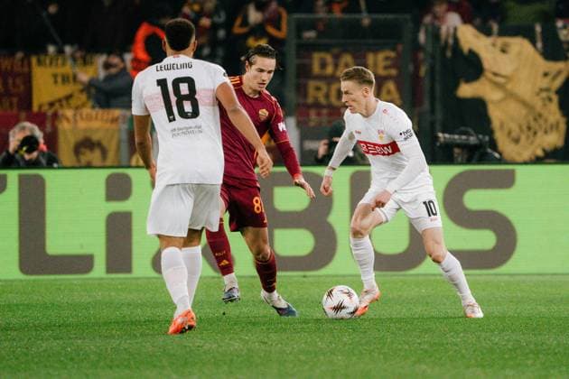 duel Chris Führich VfB Stuttgart, 10 and Daniele Ghilardi AS ROM, 87 , ITA, AS Roma vs VfB Stuttgart, Football, Europa League, Matchday 7, Season 2025 2026, 22 01 2026, ITA, AS Roma vs VfB Stuttgart, Football, Europa League, Matchday 7, Season 2025 2026, 22 01 2026, Rome Copyright: xEibner-Pressefoto EdwardxCheungx EP_ECG