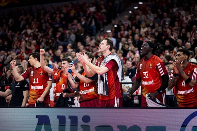 MUNICH, GERMANY - JANUARY 22: FC Bayern Muenchen bench cheers - Vladimir Lucic (FC Bayern Muenchen, 11), Neno Dimitrijevic (FC Bayern Muenchen, 0), Justinian Jessup (FC Bayern Muenchen, 10), Johannes Voigtmann (FC Bayern Muenchen, 7), Wenyen Gabriel (FC Bayern Muenchen, 32), Xavier Rathan-Mayes (FC Bayern Muenchen, 4) - during the Turkish Airlines EuroLeague match between FC Bayern Muenchen vs. Valencia Basket at SAP Garden on round 24 of Turkish Airlines EuroLeague on January 22, 2026 in Munich, Germany. Bavaria Germany Copyright: xSteffiexWunderlx