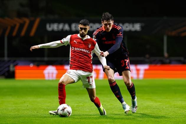 Gabri Martinez of Sporting Braga and Nicolo Savona of Nottingham Forest Braga v Nottingham Forest, UEFA Europa League, Group Stage, Football, Braga Municipal Stadium, Braga, Portugal - 22 Jan 2026Braga Braga Municipal Stadium Portugal EDITORIAL USE ONLY No use with unauthorised audio, video, data, fixture lists, club league logos or live services. Online in-match use limited to 120 images, no video emulation. No use in betting, games or single club league player publications. Copyright: xRubenxAlbarran Shutterstockx 16348423au