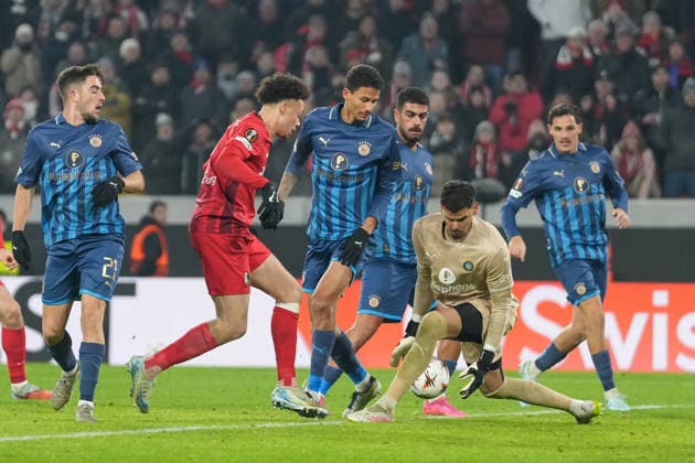 Derry Scherhant SC Freiburg, 07 scoring chance, Roy Revivo Maccabi Tel Aviv, 03 and Roi Mishpati Maccabi Tel Aviv, 90 prevent the goal , Germany, Football, UEFA Europa League, Matchday 7, League phase, 2025 2026, SC Freiburg vs Maccabi Tel Aviv, 22 01 2026, Europa Park Stadion, Freiburg, Germany Freiburg Europa Park Stadion Baden Württemberg Germany Copyright: xArnexAmbergx