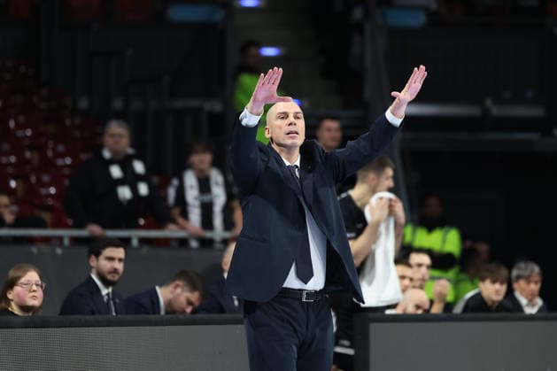 Joan Penarroya Partizan Mozzart Bet Belgrade, Head Coach , GER, Partizan Mozzart Bet Belgrade vs Hapoel IBI Tel Aviv, Basketball, Euroleague, Matchday 24, Season 2025 2026, 23 01 2026, 13 11 2025, GER, Partizan Mozzart Bet Belgrade vs Hapoel IBI Tel Aviv, Basketball, Euroleague, Matchday 24, Season 2025 2026, 23 01 2026 Muenchen Copyright: xEibner-Pressefoto JennixMaulx EP_JML