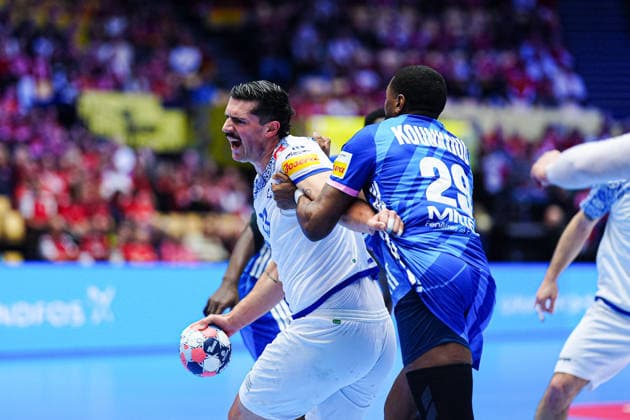 Salvador Salvador Portugal, 13 , Benoit Kounkoud France, 29 DEN, France vs Portugal, Handball, EHF European Championship 2026, Main Round, Matchday 2, 24 01 2026 DEN, France vs Portugal, Handball, EHF European Championship 2026, Main Round, Matchday 2, 24 01 2026 Herning Copyright: xEibner-Pressefoto MarcelxvonxFehrnx EP_MFN