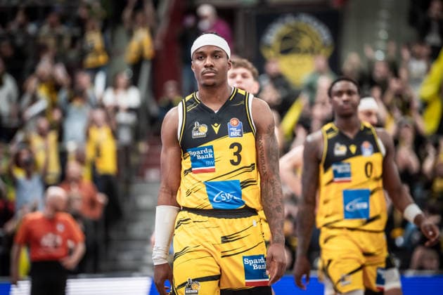 Stefan Smith MHP RIESEN Ludwigsburg, 03 and Team GER, MHP Riesen Ludwigsburg Basketball Loewen Braunschweig, easycredit BBL, Basketball, Bundesliga, 17 Matchday, Season 2025 2026, 24 01 2026 GER, MHP Riesen Ludwigsburg Basketball Loewen Braunschweig, easycredit BBL, Basketball, Bundesliga, 17 Matchday, Season 2025 2026, 24 01 2026 Ludwigsburg Copyright: xSandyxDinkelackerx EP_SDR