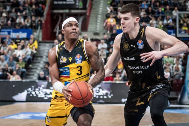 Stefan Smith MHP RIESEN Ludwigsburg, 03 vs Luka Scuka Basketball Loewen Braunschweig, 05 GER, MHP Riesen Ludwigsburg Basketball Loewen Braunschweig, easycredit BBL, Basketball, Bundesliga, 17 Matchday, Season 2025 2026, 24 01 2026 GER, MHP Riesen Ludwigsburg Basketball Loewen Braunschweig, easycredit BBL, Basketball, Bundesliga, 17 Matchday, Season 2025 2026, 24 01 2026 Ludwigsburg Copyright: xSandyxDinkelackerx EP_SDR