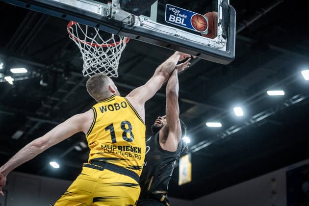 Chip Flanigan Basketball Loewen Braunschweig, 30 is blocked by Jonas Wohlfarth Bottermann MHP RIESEN Ludwigsburg, 18 GER, MHP Riesen Ludwigsburg Basketball Loewen Braunschweig, easycredit BBL, Basketball, Bundesliga, 17 Spieltag, Spielzeit 2025 2026, 24 01 2026 GER, MHP Riesen Ludwigsburg Basketball Loewen Braunschweig, easycredit BBL, Basketball, Bundesliga, 17 Spieltag, Spielzeit 2025 2026, 24 01 2026 Ludwigsburg Copyright: xSandyxDinkelackerx EP_SDR