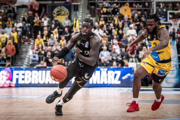 Barra Njie Basketball Loewen Braunschweig, 13 vs Traveon Buchanan MHP RIESEN Ludwigsburg, 02 GER, MHP Riesen Ludwigsburg Basketball Loewen Braunschweig, easycredit BBL, Basketball, Bundesliga, 17 Matchday, Season 2025 2026, 24 01 2026 GER, MHP Riesen Ludwigsburg Basketball Loewen Braunschweig, easycredit BBL, Basketball, Bundesliga, 17 Matchday, Season 2025 2026, 24 01 2026 Ludwigsburg Copyright: xSandyxDinkelackerx EP_SDR