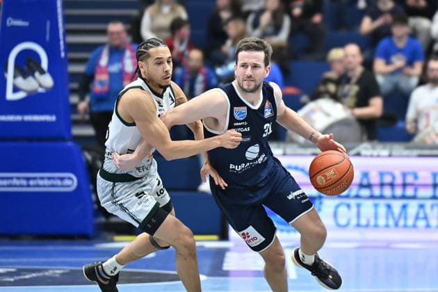 Jordan Roland Trier, 15 , Spencer Reaves MBC, 31 , Syntainics MBC vs Vet Concept Gladiators Trier, Basketball, 1 Bundesliga, Men, 17 Matchday Main Round, Season 2025 26, 24 01 2026 Weißenfels Stadthalle Sachsen Anhalt Germany