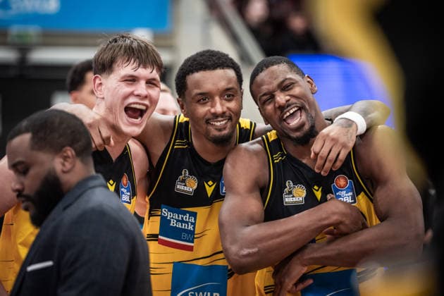 Julis Baumer MHP RIESEN Ludwigsburg, 37 , Elijah Hughes MHP RIESEN Ludwigsburg, 07 and Yorman Polas Bartolo MHP RIESEN Ludwigsburg, 13 Cheers, joy, exuberant joy GER, MHP Riesen Ludwigsburg Basketball Loewen Braunschweig, easycredit BBL, Basketball, Bundesliga, Matchday 17, Season 2025 2026, 24 01 2026 GER, MHP Riesen Ludwigsburg Basketball Loewen Braunschweig, easycredit BBL, Basketball, Bundesliga, Matchday 17, Season 2025 2026, 24 01 2026 Ludwigsburg Copyright: xSandyxDinkelackerx EP_SDR