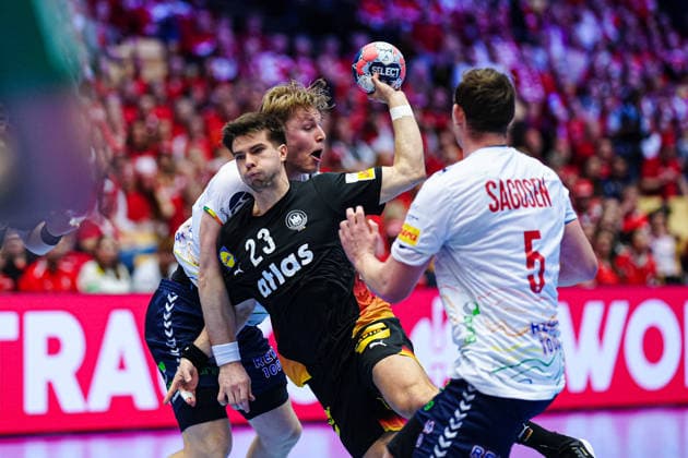Martin Hovde Norway, 25 , Renars Uscins Germany, 23 , Sander Sagosen Norway, 05 DEN, Germany vs Norway, Handball, EHF European Championship 2026, Main Round, Matchday 2, 24 01 2026 DEN, Germany vs Norway, Handball, EHF European Championship 2026, Main Round, Matchday 2, 24 01 2026 Herning Copyright: xEibner-Pressefoto MarcelxvonxFehrnx EP_MFN