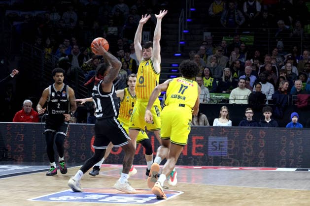 DEU, easyCredit BBL, ALBA vs BMA365 Bamberg Baskets, 25 01 2026, Max Schmeling Halle, Berlin, DEU, easyCredit BBL, ALBA vs BMA365 Bamberg Baskets, in the picture JONAS MATTISSECK ALBA Berlin 9 , Norris Agbakoko ALBA Berlin 17 , Cobe Williams Bamberg 24 nordphotoxGmbHx xEngler nph00076