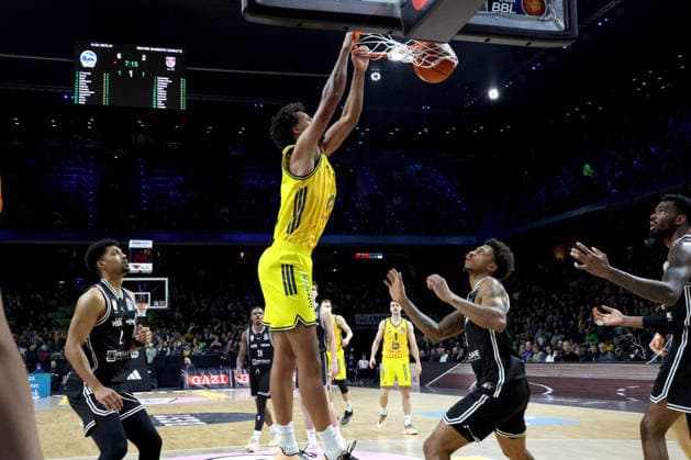 DEU, easyCredit BBL, ALBA vs BMA365 Bamberg Baskets, 25 01 2026, Max Schmeling Halle, Berlin, DEU, easyCredit BBL, ALBA vs BMA365 Bamberg Baskets, in the picture dunking by Norris Agbakoko ALBA Berlin 17 , Demarcus Demonia Bamberg 8 , Ibrahim Watson Boye Bamberg 2 nordphotoxGmbHx xEngler nph00076