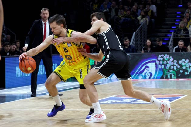 DEU, easyCredit BBL, ALBA vs BMA365 Bamberg Baskets, 25 01 2026, Max Schmeling Halle, Berlin, DEU, easyCredit BBL, ALBA vs BMA365 Bamberg Baskets, in the picture Martin Hermannsson ALBA Berlin 15 , Richard Balint Bamberg 11 nordphotoxGmbHx xEngler nph00076