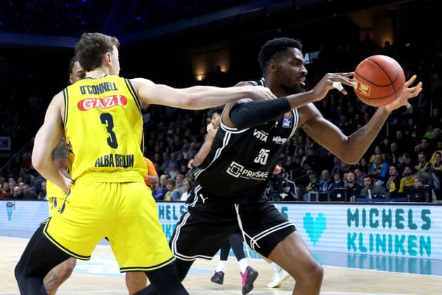 DEU, easyCredit BBL, ALBA vs BMA365 Bamberg Baskets, 25 01 2026, Max Schmeling Halle, Berlin, DEU, easyCredit BBL, ALBA vs BMA365 Bamberg Baskets, in the picture Alex OÕConnell ALBA Berlin 3 , Ejifor Onu Bamberg 35 nordphotoxGmbHx xEngler nph00076