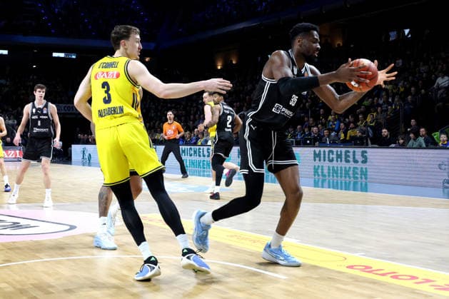 DEU, easyCredit BBL, ALBA vs BMA365 Bamberg Baskets, 25 01 2026, Max Schmeling Halle, Berlin, DEU, easyCredit BBL, ALBA vs BMA365 Bamberg Baskets, in the picture Alex OÕConnell ALBA Berlin 3 , Ejifor Onu Bamberg 35 nordphotoxGmbHx xEngler nph00076