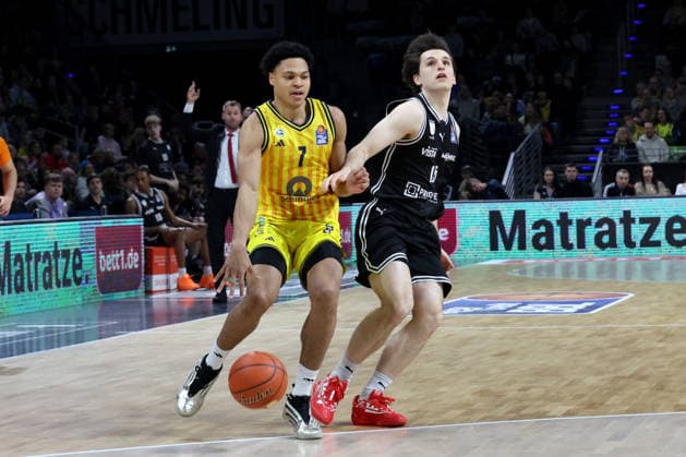 DEU, easyCredit BBL, ALBA vs BMA365 Bamberg Baskets, 25 01 2026, Max Schmeling Halle, Berlin, DEU, easyCredit BBL, ALBA vs BMA365 Bamberg Baskets, pictured Jack Kayil ALBA Berlin 7 , Adrian Petkovic Bamberg 15 nordphotoxGmbHx xEngler nph00076