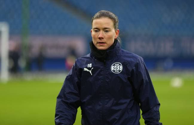 25 01 2026, xcex, GER, Hamburg, Volksparkstadion, Frauenfussball, 1 Bundesliga, DIE LIGA, Google Pixel Frauen Bundesliga, Saison 2025 2026, Spieltag 15, HSV, SGS, Hamburger SV Frauen SGS Essen, Lena Ostermeier SGS DFL regulations prohibit any use of photographs as image sequences and or quasi video