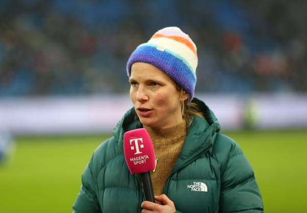 25 01 2026, xcex, GER, Hamburg, Volksparkstadion, Frauenfussball, 1 Bundesliga, DIE LIGA, Google Pixel Frauen Bundesliga, Saison 2025 2026, Spieltag 15, HSV, SGS, Hamburger SV Frauen SGS Essen, Tabea Kemme Expertin DFL regulations prohibit any use of photographs as image sequences and or quasi video