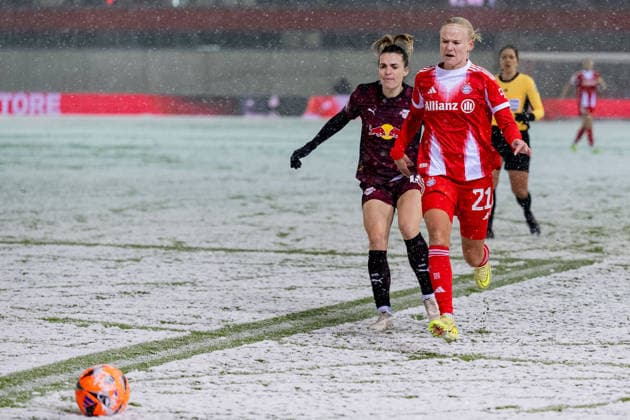 Pernille Harder FC Bayern Muenchen Frauen, 21 followed by Sandra Starke RB Leipzig, 13 GER, FC Bayern Muenchen Frauen vs RB Leipzig, Football, Google Pixel Frauen Bundesliga, 15 Matchday, Season 2025 2026, 25 01 2026 DFL DFB REGULATIONS PROHIBIT ANY USE OF PHOTOGRAPHS as IMAGE SEQUENCES and or QUASI VIDEO GER, FC Bayern Muenchen Frauen vs RB Leipzig, Football, Google Pixel Frauen Bundesliga, 15 Spieltag, Saison 2025 2026, 25 01 2026 Muenchen Copyright: xEibner-Pressefoto HeikexFeinerx EP_HFR