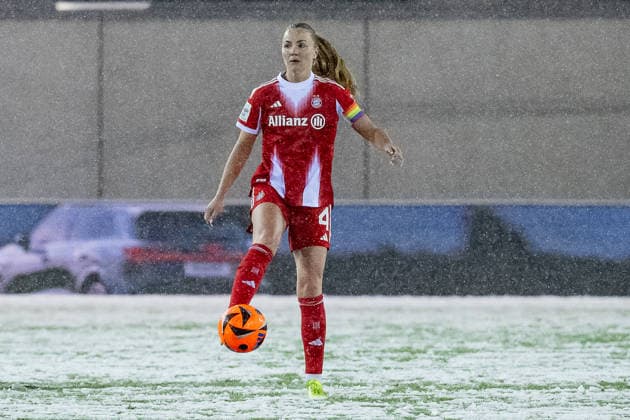 Glodis Perla Viggosdottir FC Bayern Muenchen Frauen, 04 GER, FC Bayern Muenchen Frauen vs RB Leipzig, Fußball, Google Pixel Frauen Bundesliga, 15 Spieltag, Saison 2025 2026, 25 01 2026 DFL DFB REGULATIONS PROHIBIT ANY USE OF PHOTOGRAPHS as IMAGE SEQUENCES and or QUASI VIDEO GER, FC Bayern Muenchen Frauen vs RB Leipzig, Football, Google Pixel Frauen Bundesliga, 15 Spieltag, Saison 2025 2026, 25 01 2026 Muenchen Copyright: xEibner-Pressefoto HeikexFeinerx EP_HFR