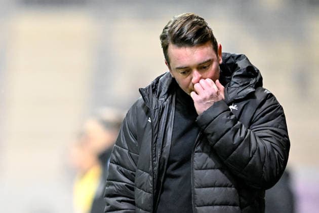 Head coach Jonas Stephan RB Leipzig looking disappointed, disappointment, frustration, disappointed, pessimistic, single image, action, action, 25 01 2026, Munich Germany , Football, Google Pixel Women Bundesliga, FC Bayern Munich RB Leipzig, DFB DFL REGULATIONS PROHIBIT ANY USE OF PHOTOGRAPHS AS IMAGE SEQUENCES AND OR QUASI VIDEO xslx