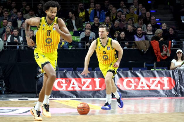 DEU, easyCredit BBL, ALBA vs BMA365 Bamberg Baskets, 25 01 2026, Max Schmeling Halle, Berlin, DEU, easyCredit BBL, ALBA vs BMA365 Bamberg Baskets, in the picture Martin Hermannsson ALBA Berlin 15 , Norris Agbakoko ALBA Berlin 17 nordphotoxGmbHx xEngler nph00076