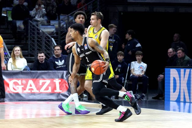 DEU, easyCredit BBL, ALBA vs BMA365 Bamberg Baskets, 25 01 2026, Max Schmeling Halle, Berlin, DEU, easyCredit BBL, ALBA vs BMA365 Bamberg Baskets, pictured MALTE DELOW ALBA Berlin 6 , Ibrahim Watson Boye Bamberg 2 nordphotoxGmbHx xEngler nph00076