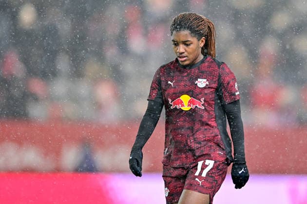 Delics Boboy RB Leipzig, 17 goes into the dressing room at half time disappointed, looking disappointed, disappointment, frustration, disappointed, pessimistic, single image, action, action, 25 01 2026, Munich Germany , Football, Google Pixel Women Bundesliga, FC Bayern Munich RB Leipzig, DFB DFL REGULATIONS PROHIBIT ANY USE OF PHOTOGRAPHS AS IMAGE SEQUENCES AND OR QUASI VIDEO xslx