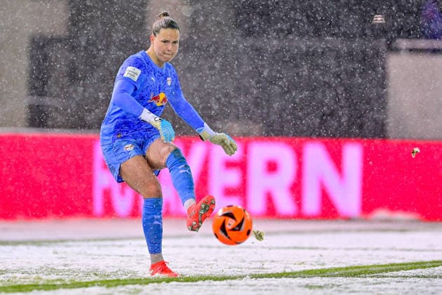 Elvira Herzog Goalkeeper, RB Leipzig, 1 on the ball, Crop, Single image, Action, Action, 25 01 2026, Munich Germany , Soccer, Google Pixel Women Bundesliga, FC Bayern Munich RB Leipzig, DFB DFL REGULATIONS PROHIBIT ANY USE OF PHOTOGRAPHS AS IMAGE SEQUENCES AND OR QUASI VIDEO xslx