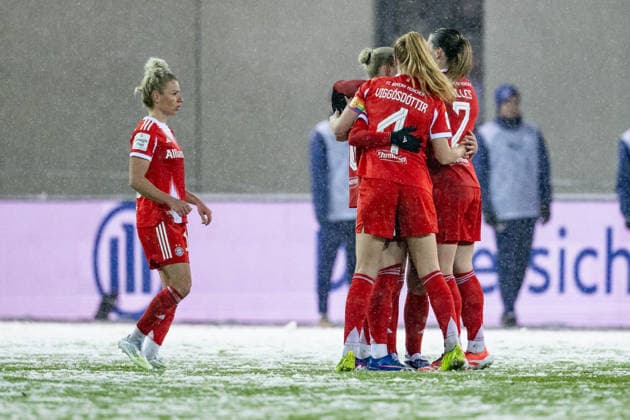 The Bayern players celebrate the goal own goal by Kyra Spitzner RB Leipzig, 23 not in the picture for 2 0 GER, FC Bayern Muenchen Frauen vs RB Leipzig, Football, Google Pixel Womens Bundesliga, Matchday 15, Season 2025 2026, 25 01 2026 DFL DFB REGULATIONS PROHIBIT ANY USE OF PHOTOGRAPHS as IMAGE SEQUENCES and or QUASI VIDEO GER, FC Bayern Muenchen Frauen vs RB Leipzig, Football, Google Pixel Frauen Bundesliga, 15 Spieltag, Saison 2025 2026, 25 01 2026 Muenchen Copyright: xEibner-Pressefoto HeikexFeinerx EP_HFR