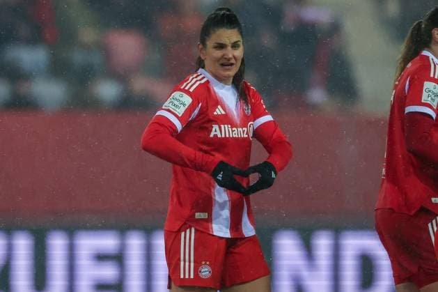 Jovana Damnjanovic 9 FC Bayern Muenchen Frauen cheers, forms a heart, after her goal for 3 0, Emotion, Joy, FC Bayern Muenchen Frauen vs RB Leipzig Frauen, Football, Women, Google Pixel Bundesliga, Season 2025 2026, 15 Matchday, 25 01 2026 DFB regulations prohibit any use of photographs as image sequences and or quasi video Muenchen Bayern Germany Copyright: xkolbert-press MartinxAgüerax