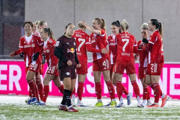 Bayern celebrate with Jovana Damnjanovic FC Bayern Muenchen Frauen, 09 their goal for 3 0 GER, FC Bayern Muenchen Frauen vs RB Leipzig, Football, Google Pixel Women Bundesliga, Matchday 15, Season 2025 2026, 25 01 2026 DFL DFB REGULATIONS PROHIBIT ANY USE OF PHOTOGRAPHS as IMAGE SEQUENCES and or QUASI VIDEO GER, FC Bayern Muenchen Frauen vs RB Leipzig, Football, Google Pixel Frauen Bundesliga, 15 Spieltag, Saison 2025 2026, 25 01 2026 Muenchen Copyright: xEibner-Pressefoto HeikexFeinerx EP_HFR
