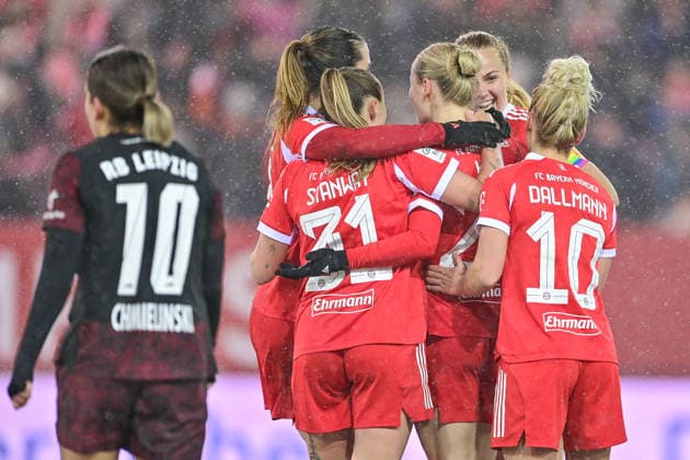 FC Bayern players celebrating the goal, goal, goal celebration, celebrate the goal, goal, celebration, celebration about the goal to 2 0, optimistic, action, 25 01 2026, Munich Germany , Football, Google Pixel Women Bundesliga, FC Bayern Munich RB Leipzig, DFB DFL REGULATIONS PROHIBIT ANY USE OF PHOTOGRAPHS AS IMAGE SEQUENCES AND OR QUASI VIDEO xslx