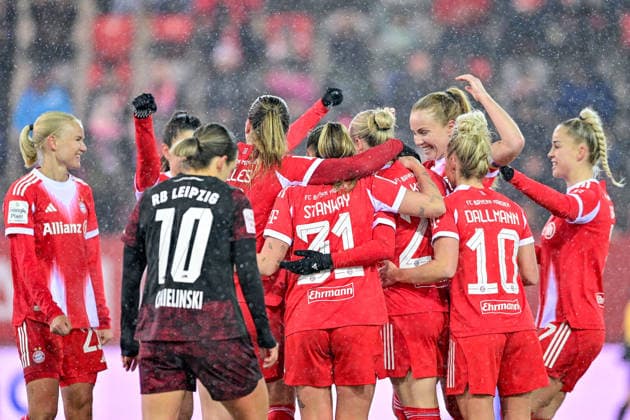 FC Bayern players celebrating the goal, goal, goal celebration, celebrate the goal, goal, celebration, celebration about the goal to 2 0, optimistic, action, 25 01 2026, Munich Germany , Football, Google Pixel Women Bundesliga, FC Bayern Munich RB Leipzig, DFB DFL REGULATIONS PROHIBIT ANY USE OF PHOTOGRAPHS AS IMAGE SEQUENCES AND OR QUASI VIDEO xslx