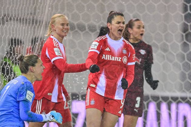 from left Elvira Herzog goalkeeper, RB Leipzig, 1 looking disappointed, disappointment, frustration, disappointed, pessimistic, Pernille HARDER FC Bayern Muenchen, FCB, 21 and goal scorer Jovana DAMNJANOVIC FC Bayern Muenchen, FCB, 9 with goal celebration, cheering, goal celebration, celebrate the goal, goal, celebration, cheering about the goal to 3 0, optimistic, action, Andrea Norheim RB Leipzig, 3 looking disappointed, disappointment, frustration, disappointed, pessimistic, 25 01 2026, Munich Germany , Football, Google Pixel Women Bundesliga, FC Bayern Munich RB Leipzig, DFB DFL REGULATIONS PROHIBIT ANY USE OF PHOTOGRAPHS AS IMAGE SEQUENCES AND OR QUASI VIDEO xslx
