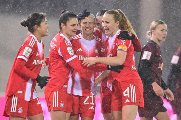 FC Bayern players with goal celebration, celebrate the goal, goal, celebration, jubilation over the goal to 3 0 by Jovana DAMNJANOVIC FC Bayern Muenchen, FCB, 9 2 v li , optimistic, Action, Action, 25 01 2026, Munich Germany , Soccer, Google Pixel Women Bundesliga, FC Bayern Munich RB Leipzig, DFB DFL REGULATIONS PROHIBIT ANY USE OF PHOTOGRAPHS AS IMAGE SEQUENCES AND OR QUASI VIDEO xslx