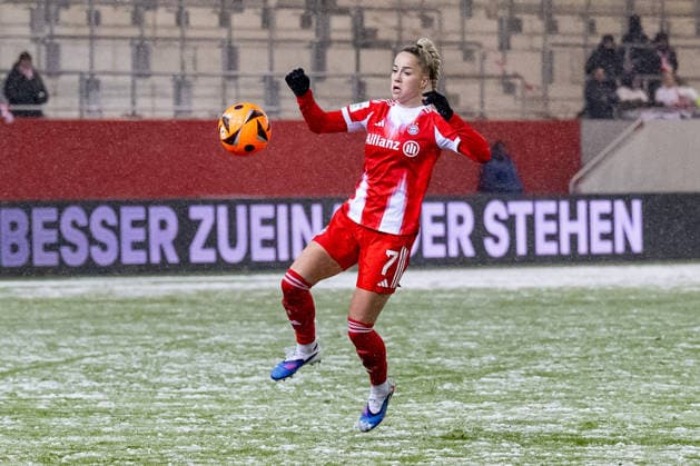 Giulia Gwinn FC Bayern Muenchen Frauen, 07 GER, FC Bayern Muenchen Frauen vs RB Leipzig, Football, Google Pixel Frauen Bundesliga, 15 Spieltag, Saison 2025 2026, 25 01 2026 DFL DFB REGULATIONS PROHIBIT ANY USE OF PHOTOGRAPHS as IMAGE SEQUENCES and or QUASI VIDEO GER, FC Bayern Muenchen Frauen vs RB Leipzig, Football, Google Pixel Frauen Bundesliga, 15 Spieltag, Saison 2025 2026, 25 01 2026 Muenchen Copyright: xEibner-Pressefoto HeikexFeinerx EP_HFR