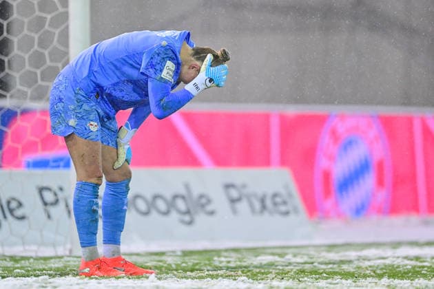 Elvira Herzog Goalkeeper, RB Leipzig, 1 has injured her head in a duel with Pernille HARDER FC Bayern Muenchen, FCB, 21 not in picture, not pictured and needs treatment, cropped image, single image, action, action, 25 01 2026, Munich Germany , Football, Google Pixel Women Bundesliga, FC Bayern München RB Leipzig, DFB DFL REGULATIONS PROHIBIT ANY USE OF PHOTOGRAPHS AS IMAGE SEQUENCES AND OR QUASI VIDEO xslx