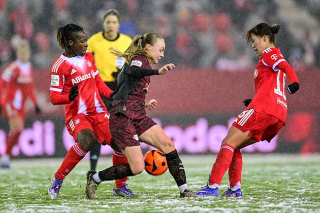 v li Kakounan Bernadette AMANI FC Bayern Muenchen, FCB, 15 Lou Ann Joly RB Leipzig, 6 Momoko TANAKINAWA FC Bayern Muenchen, FCB, 18 in duel, duel, tackle, dynamics, action, action, 25 01 2026, Munich Germany , Football, Google Pixel Women Bundesliga, FC Bayern München RB Leipzig, DFB DFL REGULATIONS PROHIBIT ANY USE OF PHOTOGRAPHS AS IMAGE SEQUENCES AND OR QUASI VIDEO xslx