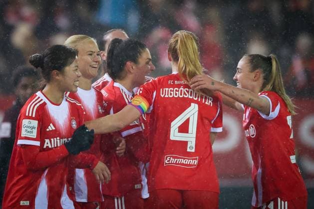 Momoko Tanikawa 18 FC Bayern Muenchen Frauen , Pernille Harder 21 FC Bayern Muenchen Frauen , Jovana Damnjanovic 9 FC Bayern Muenchen Frauen , Glodis Perla Viggosdottir 4 FC Bayern Muenchen Frauen and Georgia Stanway 31 FC Bayern Muenchen Frauen celebrate the 3-0 win, Joy, Emotion, FC Bayern Muenchen Women vs RB Leipzig Women, Football, Women, Google Pixel Bundesliga, Season 2025 2026, 15 Matchday, 25 01 2026 DFB regulations prohibit any use of photographs as image sequences and or quasi video Muenchen Bayern Germany Copyright: xkolbert-press MartinxAgüerax