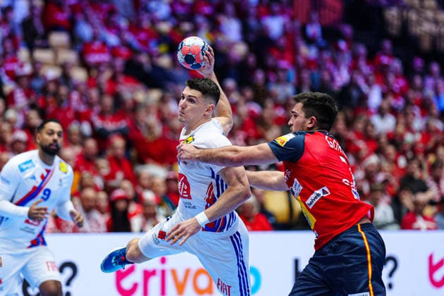 Throw Goal Aymeric Minne France, 04 DEN, Spain vs France, Handball, EHF European Championship 2026, Main Round, Matchday 3, 26 01 2026 DEN, Spain vs France, Handball, EHF European Championship 2026, Main Round, Matchday 3, 26 01 2026 Herning Copyright: xEibner-Pressefoto MarcelxvonxFehrnx EP_MFN