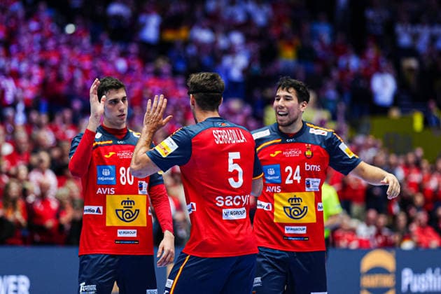 Spain cheers after victory end of match DEN, Spain vs France, Handball, EHF European Championship 2026, Main Round, Matchday 3, 26 01 2026 DEN, Spain vs France, Handball, EHF European Championship 2026, Main Round, Matchday 3, 26 01 2026 Herning Copyright: xEibner-Pressefoto MarcelxvonxFehrnx EP_MFN