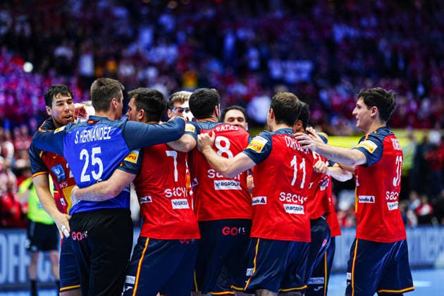 Spain cheers after victory end of match DEN, Spain vs France, Handball, EHF European Championship 2026, Main Round, Matchday 3, 26 01 2026 DEN, Spain vs France, Handball, EHF European Championship 2026, Main Round, Matchday 3, 26 01 2026 Herning Copyright: xEibner-Pressefoto MarcelxvonxFehrnx EP_MFN