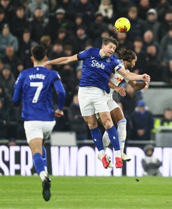 James Tarkowski of Everton and Dominic Calvert-Lewin of Leeds United Everton v Leeds, Premier League, Football, Hill Dickinson Stadium, Liverpool, UK - 26 Jan 2026Liverpool Hill Dickinson Stadium United Kingdom EDITORIAL USE ONLY No use with unauthorised audio, video, data, fixture lists, club league logos or live services. Online in-match use limited to 120 images, no video emulation. No use in betting, games or single club league player publications. Copyright: xPhilxOldham Shutterstockx 16426163i