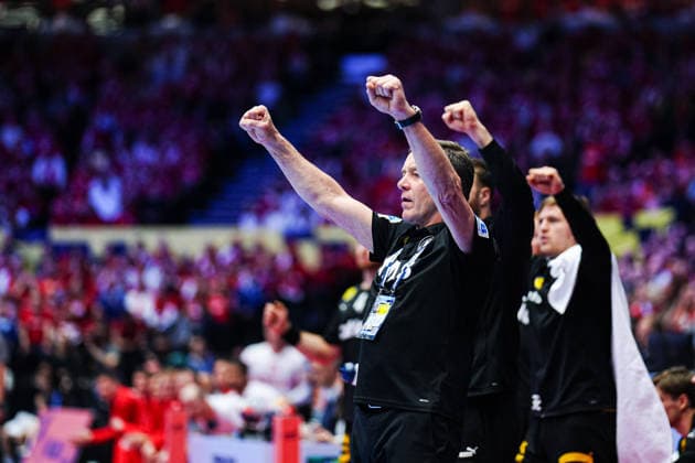 Alfred Gislason Germany, Coach cheers after David Spaeths save Germany, 01 DEN, Germany vs Denmark, Handball, EHF European Championship 2026, Main Round, Matchday 3, 26 01 2026 DEN, Germany vs Denmark, Handball, EHF European Championship 2026, Main Round, Matchday 3, 26 01 2026 Herning Copyright: xEibner-Pressefoto MarcelxvonxFehrnx EP_MFN