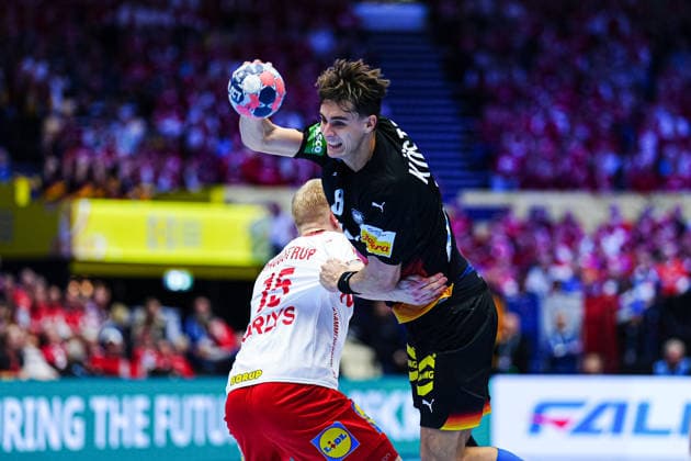 Magnus Saugstrup Denmark, 15 , Julian Koester Germany, 18 DEN, Germany vs Denmark, Handball, EHF European Championship 2026, Main Round, Matchday 3, 26 01 2026 DEN, Germany vs Denmark, Handball, EHF European Championship 2026, Main Round, Matchday 3, 26 01 2026 Herning Copyright: xEibner-Pressefoto MarcelxvonxFehrnx EP_MFN