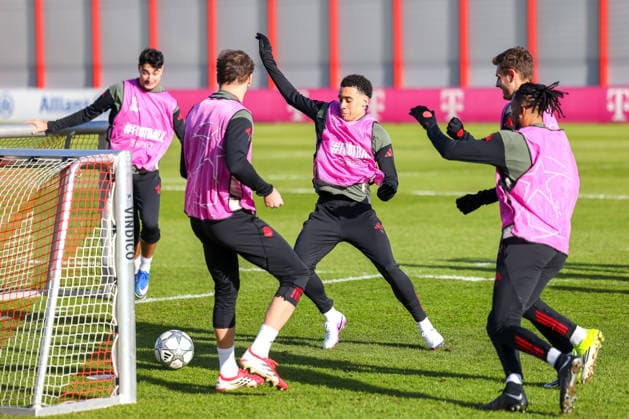 Leon Goretzka FC Bayern Muenchen, 08 with Jamal Musiala FC Bayern Muenchen, 10 and Aleksandar Pavlovic FC Bayern Muenchen, 45 , with Michael Olise FC Bayern Muenchen, 17 and Josip Stanisic FC Bayern Muenchen, 44 , GER, Final training, FC Bayern Muenchen, Football, UEFA Champions League, League Phase, Matchday 8, Season 2025 2026, 27 01 2026, GER, Final training, FC Bayern Muenchen, Football, UEFA Champions League, League Phase, Matchday 8, Season 2025 2026, 27 01 2026 Muenchen Copyright: xEibner-Pressefoto JennixMaulx EP_JML