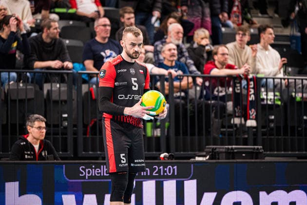 Volleyball I Men I Season 2025 2026 I CEV Champions League I CLVM72 I SVG Lüneburg Asseco Resovia Rzeszow I 27 01 2026 Single photo, cropped, single image, cut out, isolated motif, sports shot, close-up, cropped, cropped shot, shot, single Jakub Bucki 5, Asseco Resovia Rzeszow holding a ball on the field Copyright: xLobeca Bjorn-OlexKehmx